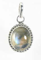 Fijne bewerkte ovale zilveren hanger met labradoriet afbeelding 1