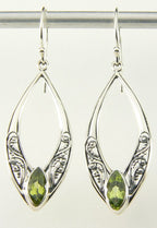 Opengewerkte zilveren oorbellen met peridoot afbeelding 1