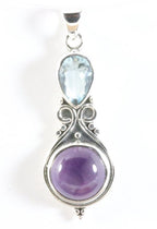 Bewerkte zilveren hanger met amethist en blauwe topaas afbeelding 1