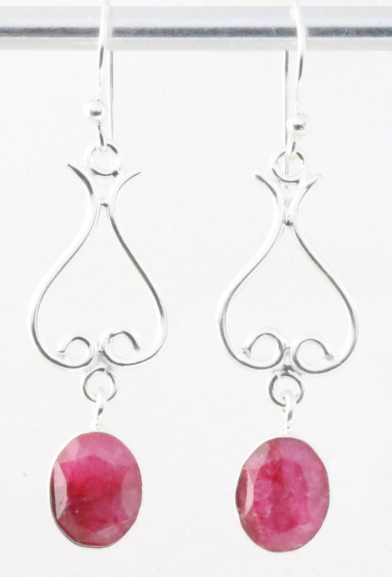 Lange zilveren oorbellen met robijn afbeelding 1