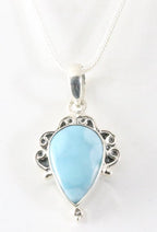 Bewerkte zilveren hanger met larimar aan ketting afbeelding 1