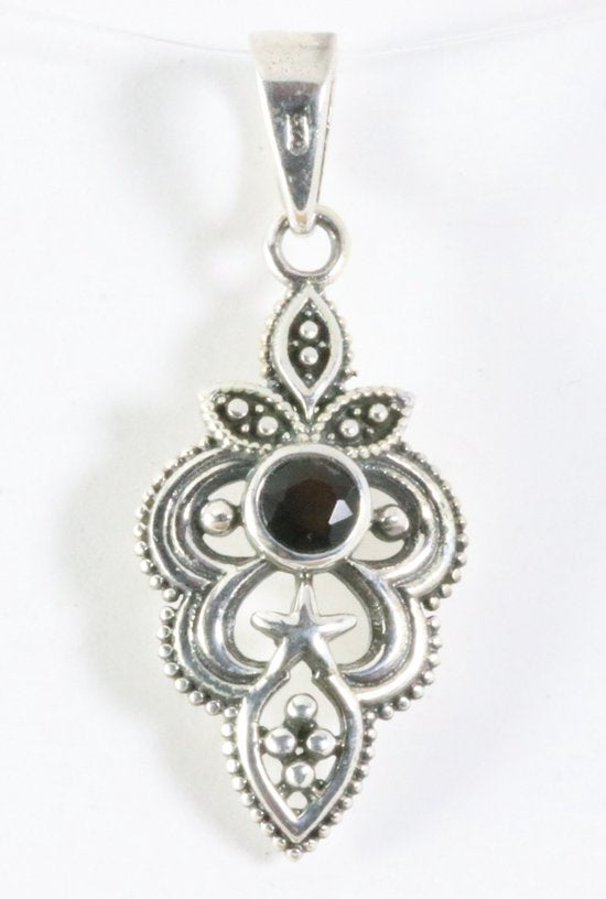 Bewerkte zilveren hanger met onyx afbeelding 1