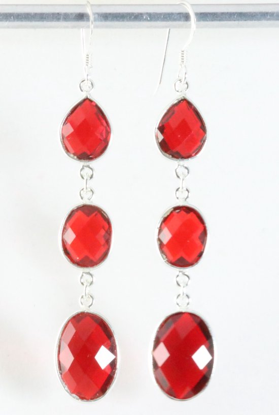 Lange zilveren oorbellen met granaat afbeelding 1