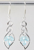 Opengewerkte zilveren oorbellen met blauwe topaas afbeelding 1