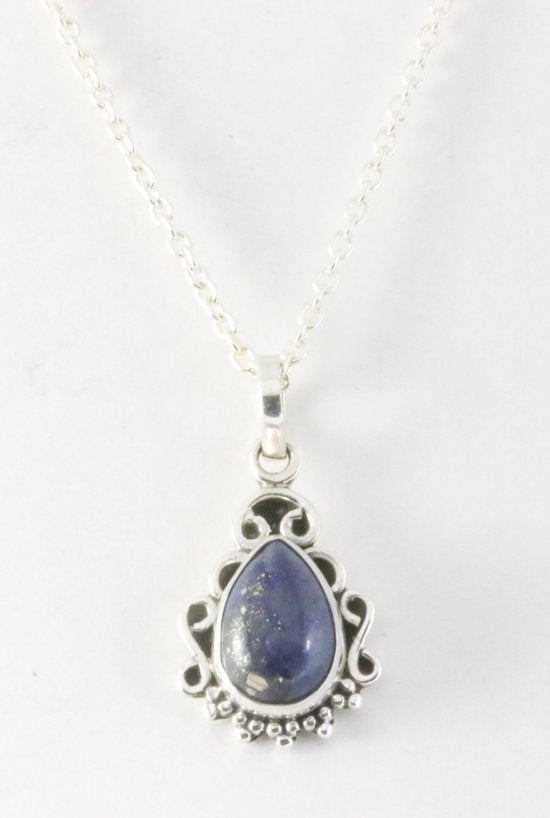 Fijne bewerkte zilveren hanger met lapis lazuli aan ketting afbeelding 1