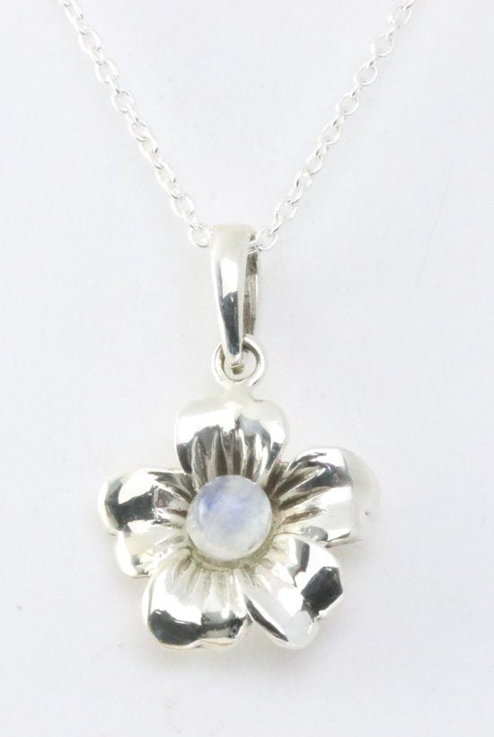 Fijne bloemvormige zilveren hanger met regenboog maansteen aan ketting afbeelding 1