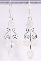 Lange zilveren oorbellen met regenboog maansteen afbeelding 1