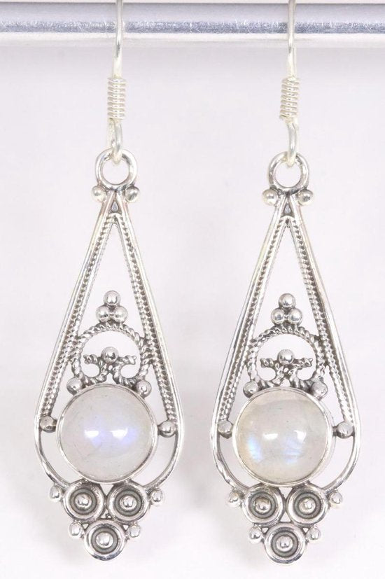 Lange opengewerkte zilveren oorbellen met regenboog maansteen afbeelding 1