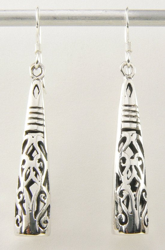 Lange opengewerkte zilveren oorbellen afbeelding 1