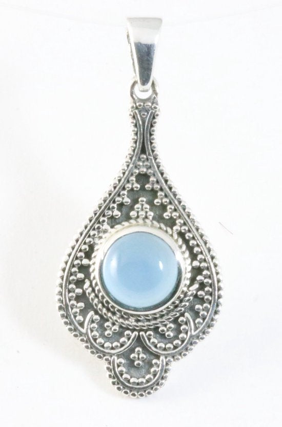 Bewerkte zilveren hanger met blauwe chalcedoon afbeelding 1