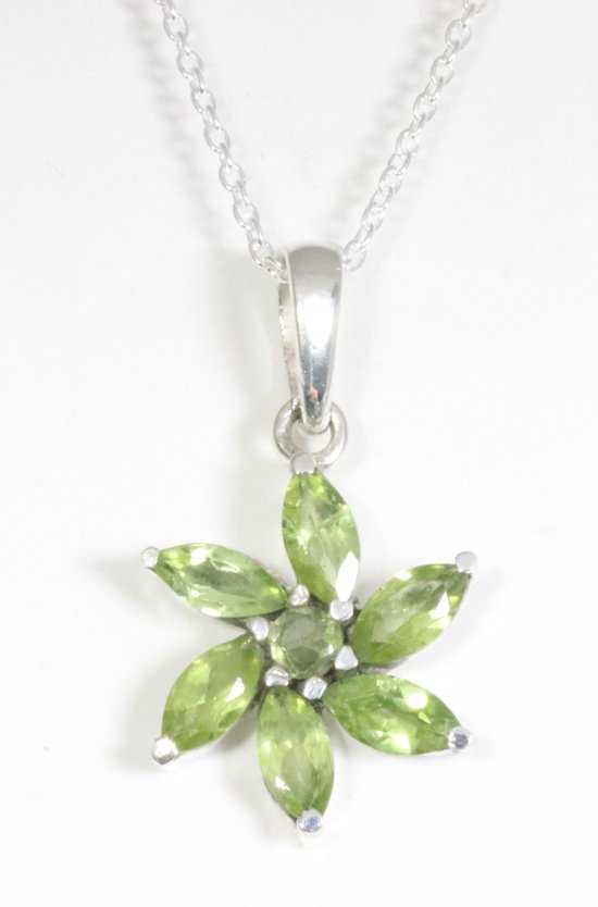 Zilveren hanger met peridoot aan ketting afbeelding 1