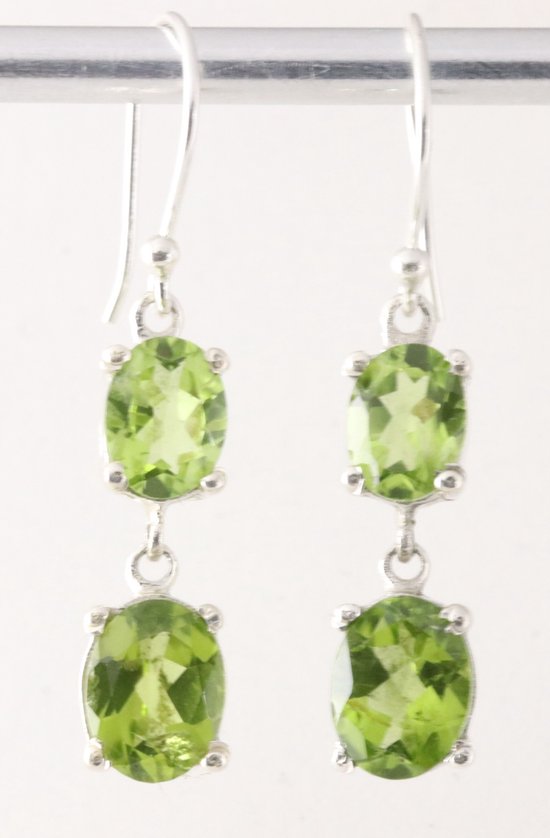 Zilveren oorbellen met peridoot afbeelding 1