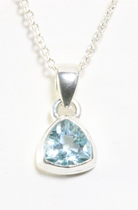Fijne hoogglans zilveren hanger met blauwe topaas aan ketting afbeelding 1