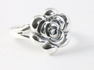 24714 Zilveren ring met roos
