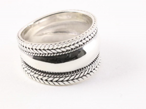 23257 Brede hoogglans zilveren ring met kabelpatronen