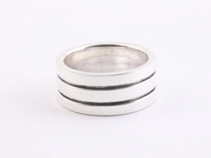 22087 Zilveren ring met fijne zwarte banden