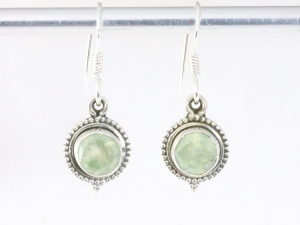 54843 Fijne bewerkte ronde zilveren oorbellen met prehniet