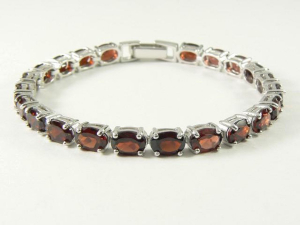 30729 Zilveren tennisarmband met granaat