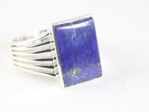 25011 Opengewerkte rechthoekige zilveren ring met lapis lazuli