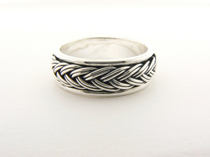 20955 Zilveren ring met vlechtmotief