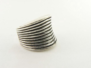 20667 Zilveren ring met ribbelpatroon