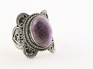20663 Bewerkte zilveren ring met purpuriet