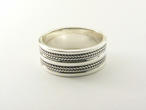 20715 Zilveren ring met kabelpatronen