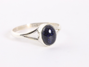 21219 Fijne zilveren ring met blauwe zonnesteen
