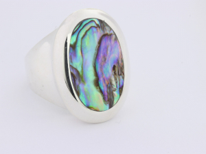 21589 Hoogglans zilveren ring met abalone schelp