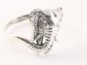 21591 Fijne zilveren olifant ring 