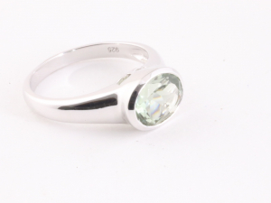 21698 Zilveren ring met groene amethist 