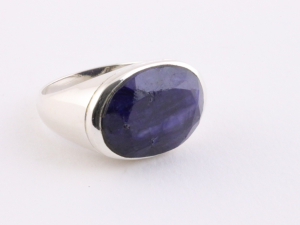 22150 Zilveren ring met blauwe saffier