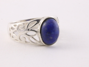 22338 Opengewerkte zilveren ring met lapis lazuli 