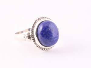 22582 Bewerkte zilveren ring met lapis lazuli