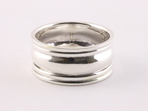 22650 Hoogglans zilveren ring met ribbels