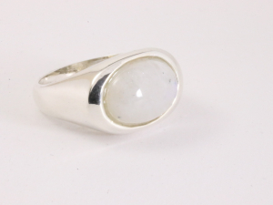 22800 Zilveren ring met regenboog maansteen
