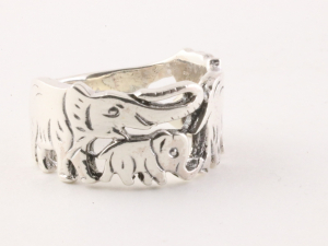 22898 Zilveren ring met olifanten