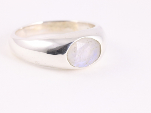23092 Hoogglans zilveren ring met regenboog maansteen
