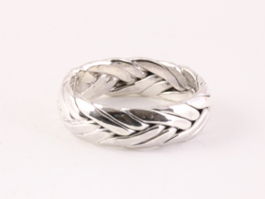 23108 Gevlochten zilveren ring