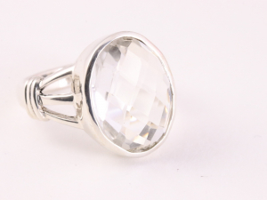 23149 Opengewerkte zilveren ring met bergkristal