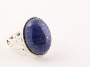 23192 Opengewerkte zilveren ring met lapis lazuli
