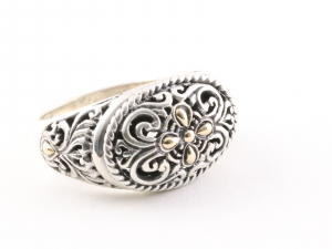 23216 Traditionele opengewerkte zilveren ring met 18k gouden decoraties