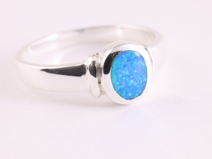 23359 Fijne hoogglans zilveren ring met Australische opaal 