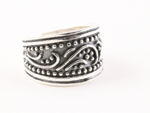 23414 Bewerkte zilveren ring met fantasiegravering