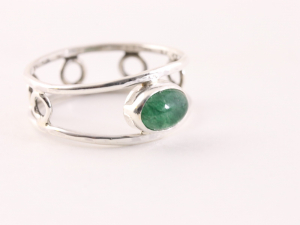 23429 Fijne opengewerkte zilveren ring met jade