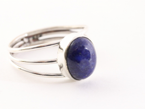 23435 Opengewerkte zilveren ring met lapis lazuli