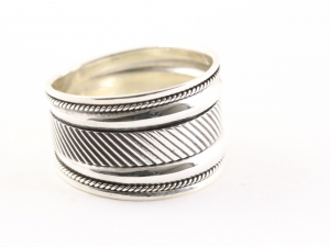 23467 Brede zilveren ring met schuine ribbels