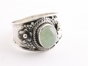 23537 Bewerkte zilveren ring met groene aventurijn