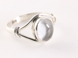 23678 Opengewerkte zilveren ring met bergkristal 