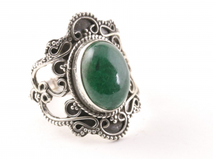 23836 Bewerkte zilveren ring met jade 